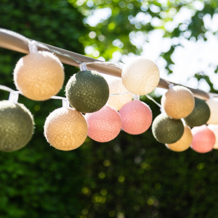 cotton-ball-lights-outdoor-light-string-jardin-mood-06.jpg