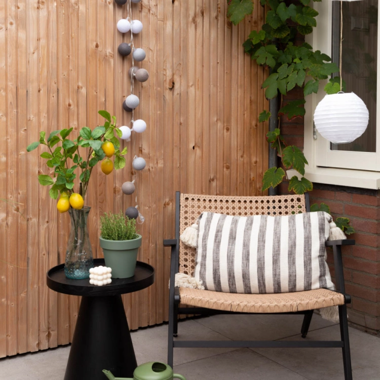 cotton-ball-lights-outdoor-light-string-sombra-mood-01.jpg