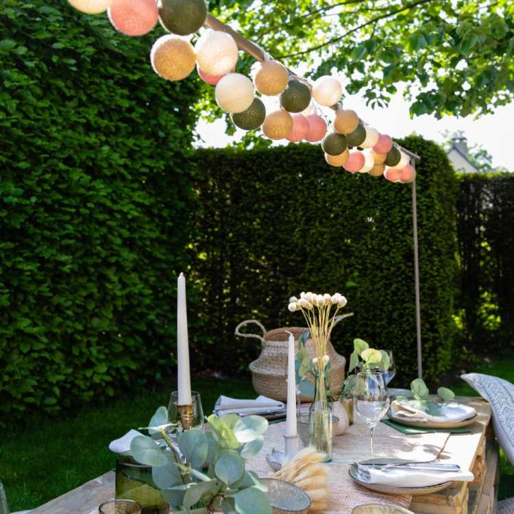 cotton-ball-lights-outdoor-light-string-jardin-mood-05.jpg
