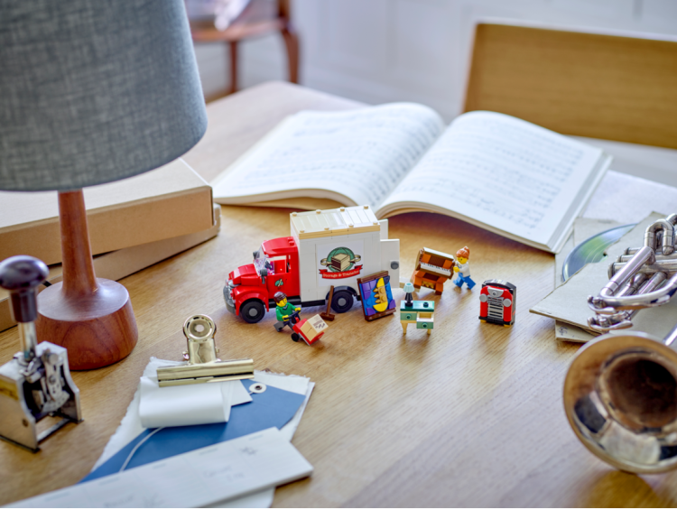CIĘŻARÓWKA DO PRZEPROWADZEK - Klocki LEGO® 40586 Icons 18+ (4).png